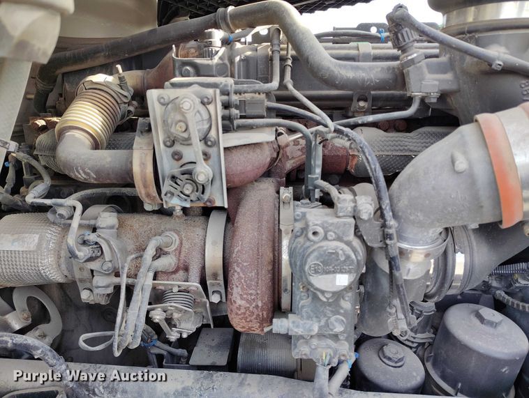 image for item DT0868 2016 Kenworth T680 semi truck