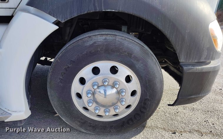 image for item DT0868 2016 Kenworth T680 semi truck