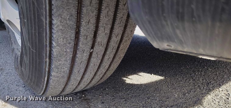 image for item DT0868 2016 Kenworth T680 semi truck