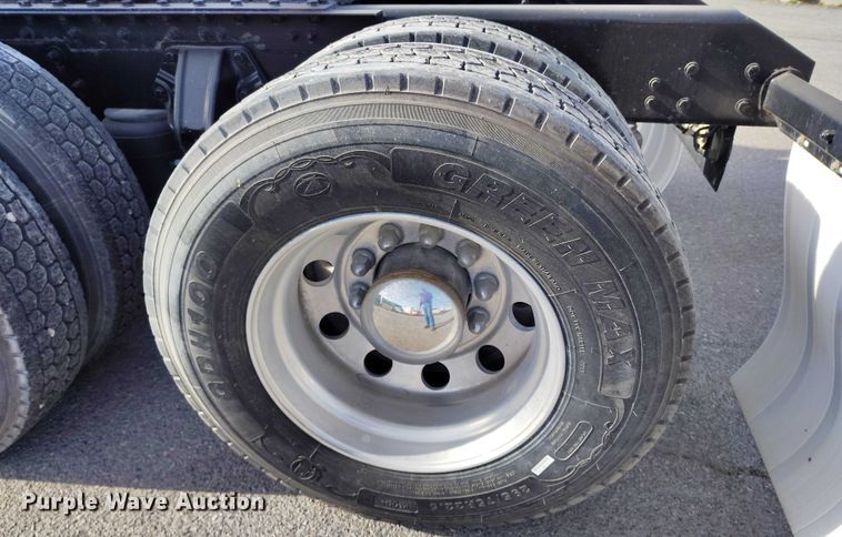 image for item DT0868 2016 Kenworth T680 semi truck