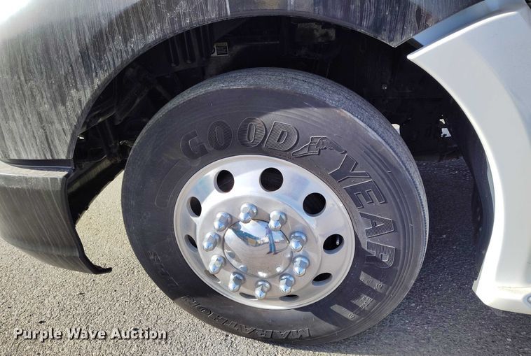 image for item DT0868 2016 Kenworth T680 semi truck