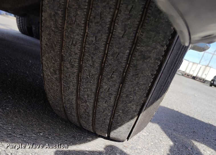 image for item DT0868 2016 Kenworth T680 semi truck