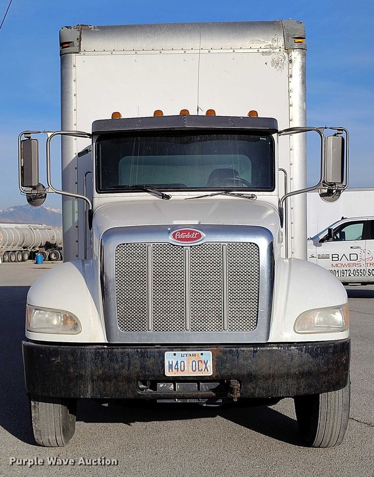 image for item DT0869 2016 Peterbilt 337 box truck