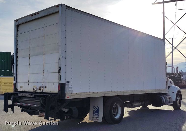 image for item DT0869 2016 Peterbilt 337 box truck