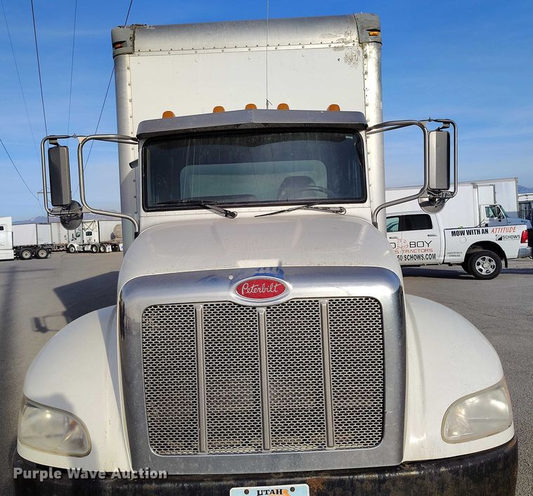 image for item DT0869 2016 Peterbilt 337 box truck