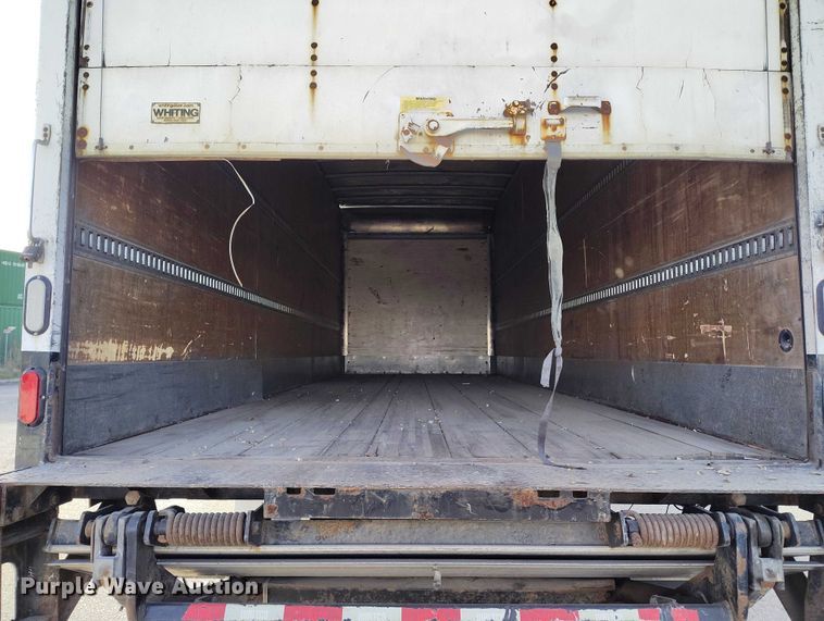 image for item DT0869 2016 Peterbilt 337 box truck