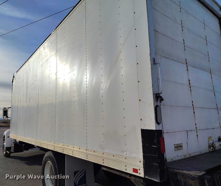 image for item DT0869 2016 Peterbilt 337 box truck