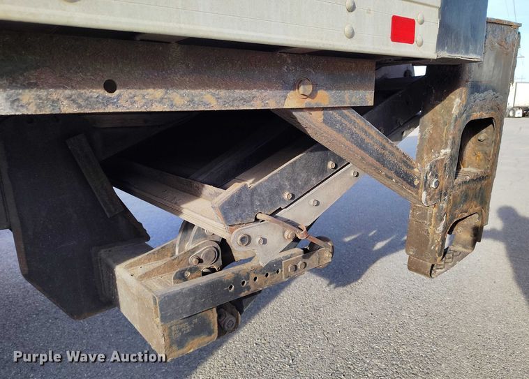 image for item DT0869 2016 Peterbilt 337 box truck