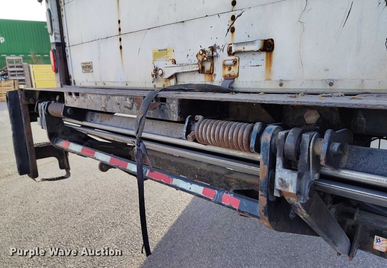 image for item DT0869 2016 Peterbilt 337 box truck