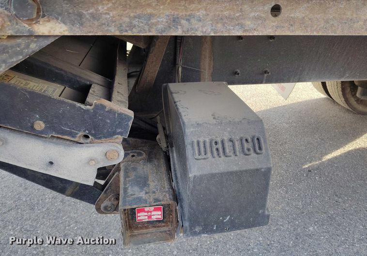 image for item DT0869 2016 Peterbilt 337 box truck