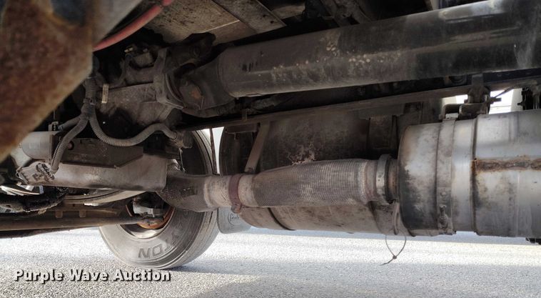 image for item DT0869 2016 Peterbilt 337 box truck