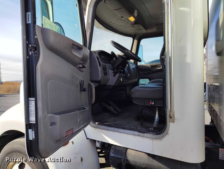 image for item DT0869 2016 Peterbilt 337 box truck