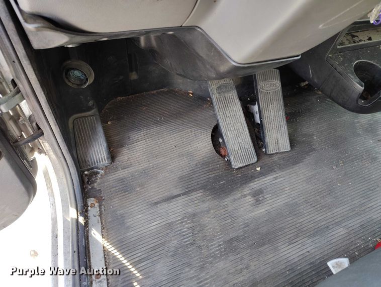 image for item DT0869 2016 Peterbilt 337 box truck