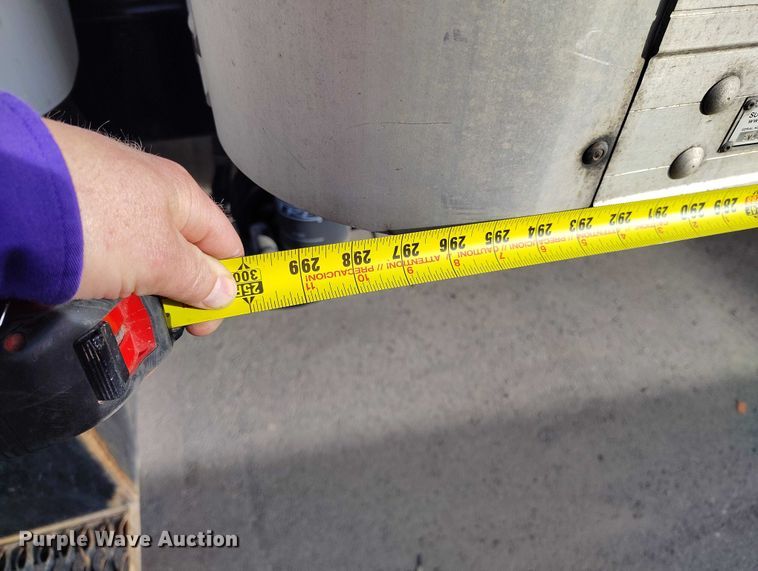 image for item DT0869 2016 Peterbilt 337 box truck