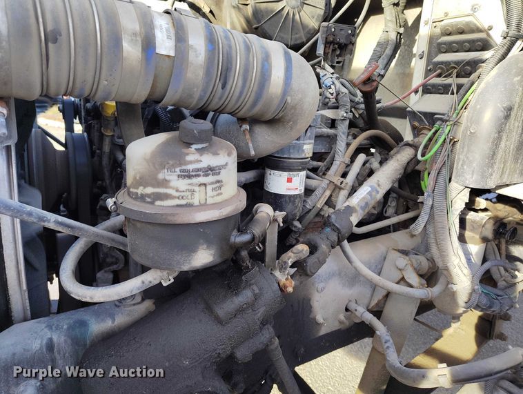 image for item DT0869 2016 Peterbilt 337 box truck