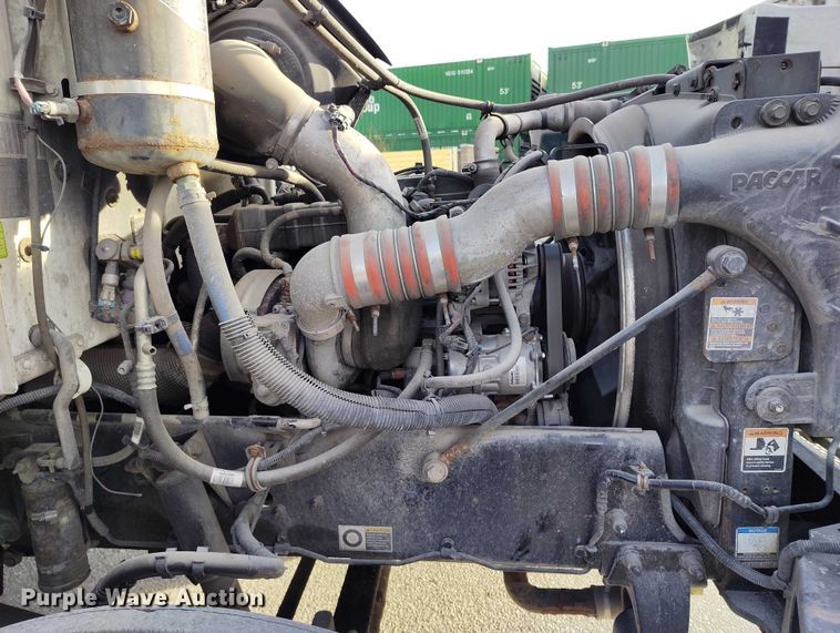 image for item DT0869 2016 Peterbilt 337 box truck