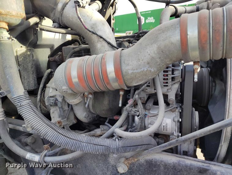 image for item DT0869 2016 Peterbilt 337 box truck