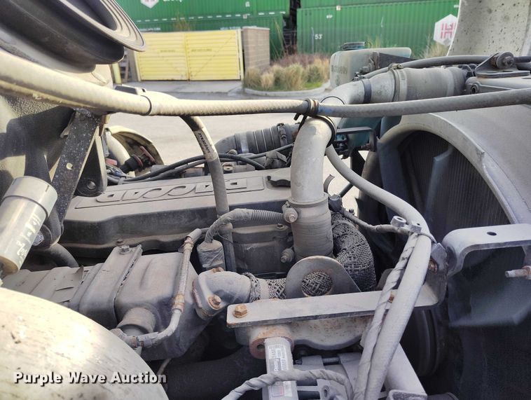 image for item DT0869 2016 Peterbilt 337 box truck