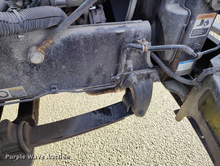 image for item DT0869 2016 Peterbilt 337 box truck