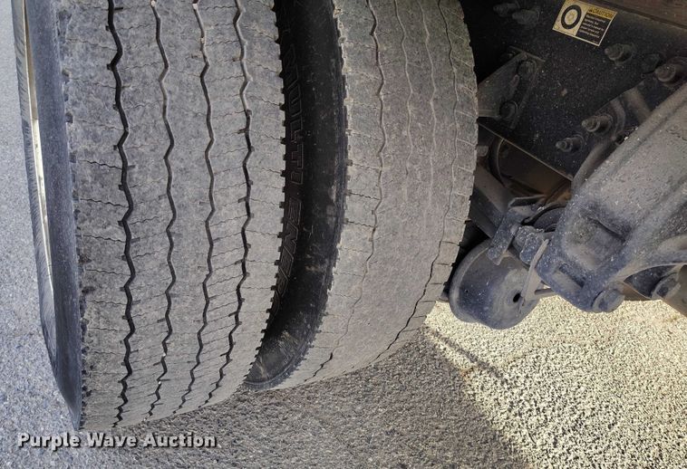 image for item DT0869 2016 Peterbilt 337 box truck