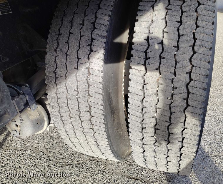 image for item DT0869 2016 Peterbilt 337 box truck