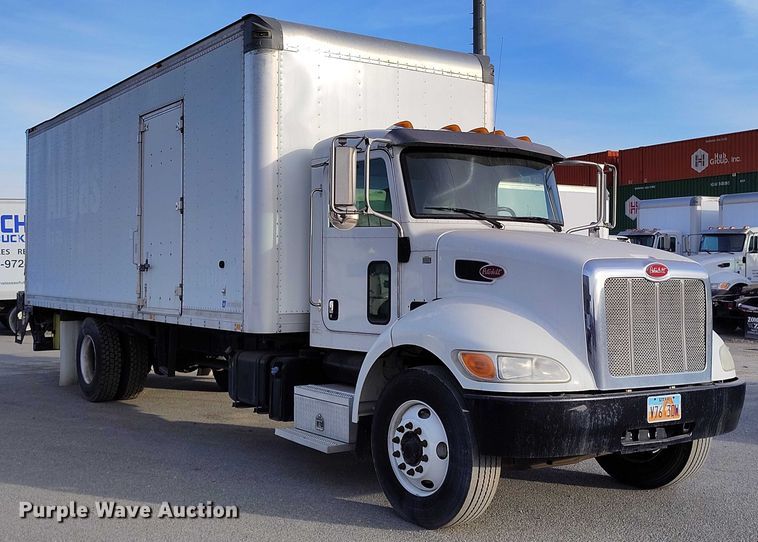 image for item DT0870 2016 Peterbilt 330 box truck