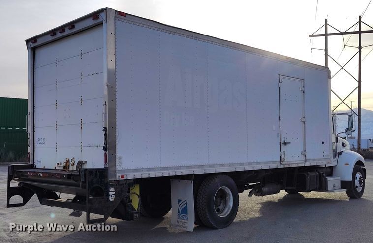 image for item DT0870 2016 Peterbilt 330 box truck