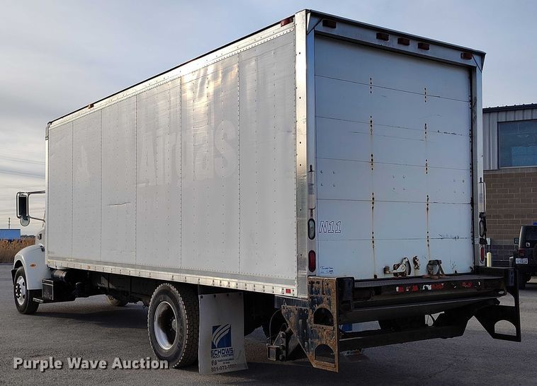 image for item DT0870 2016 Peterbilt 330 box truck