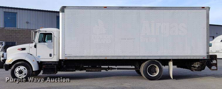 image for item DT0870 2016 Peterbilt 330 box truck