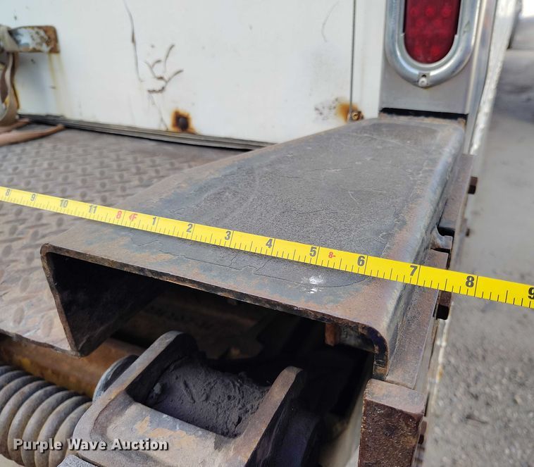 image for item DT0870 2016 Peterbilt 330 box truck