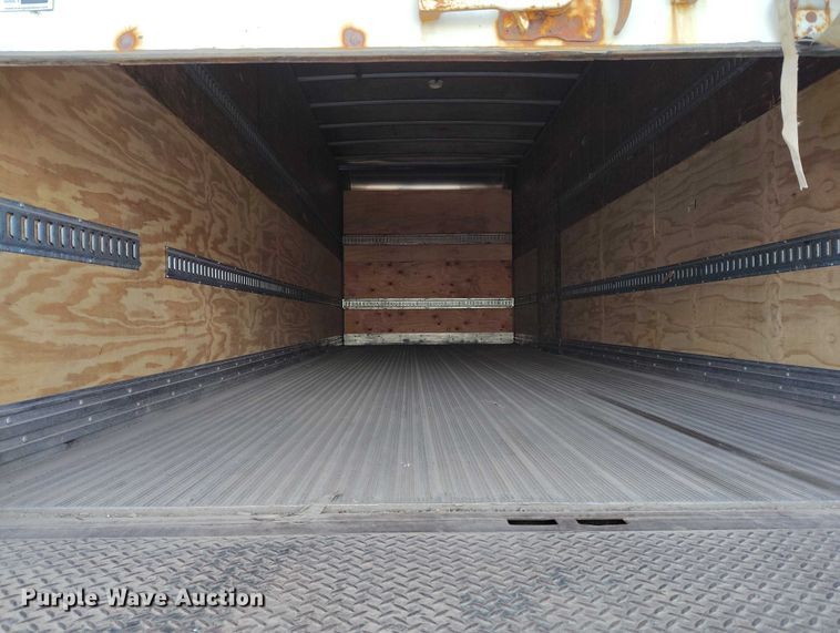 image for item DT0870 2016 Peterbilt 330 box truck