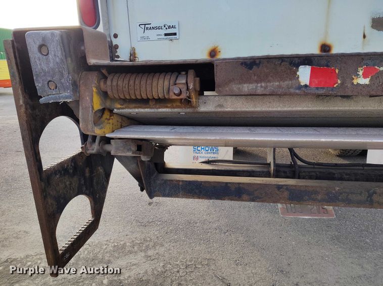 image for item DT0870 2016 Peterbilt 330 box truck