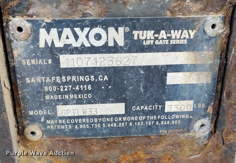 image for item DT0870 2016 Peterbilt 330 box truck