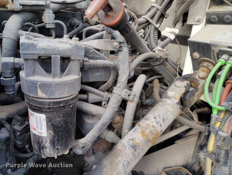 image for item DT0870 2016 Peterbilt 330 box truck