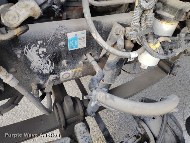 image for item DT0870 2016 Peterbilt 330 box truck