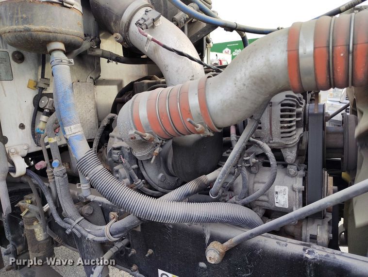 image for item DT0870 2016 Peterbilt 330 box truck