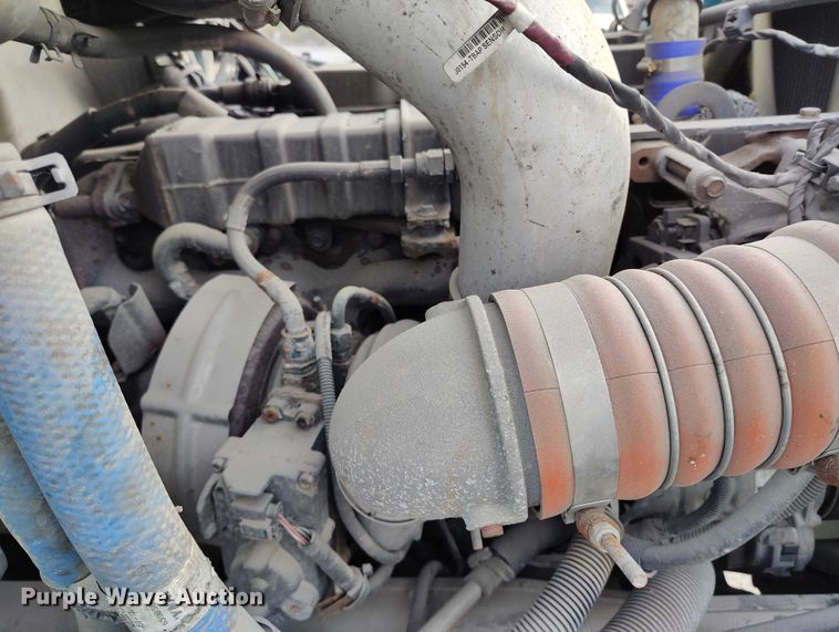 image for item DT0870 2016 Peterbilt 330 box truck