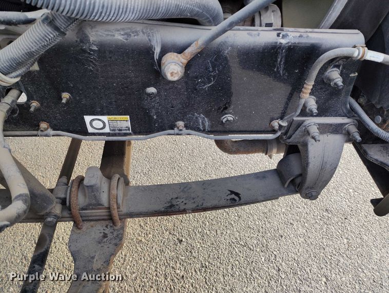 image for item DT0870 2016 Peterbilt 330 box truck