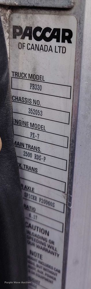 image for item DT0870 2016 Peterbilt 330 box truck