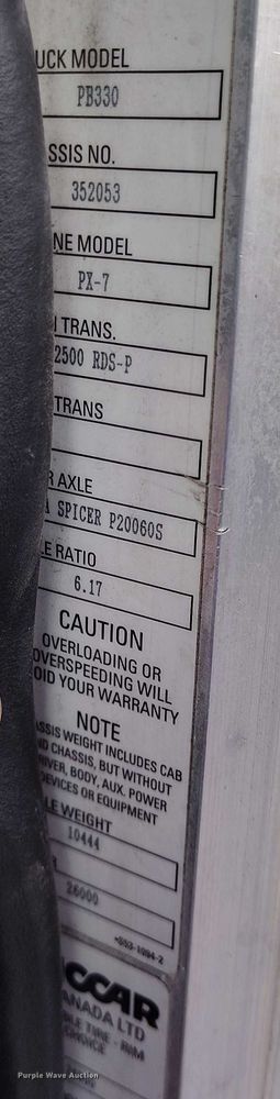 image for item DT0870 2016 Peterbilt 330 box truck