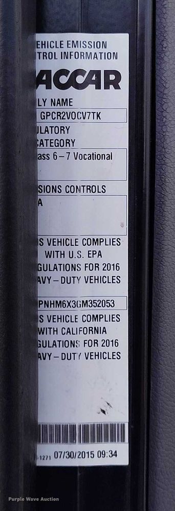 image for item DT0870 2016 Peterbilt 330 box truck