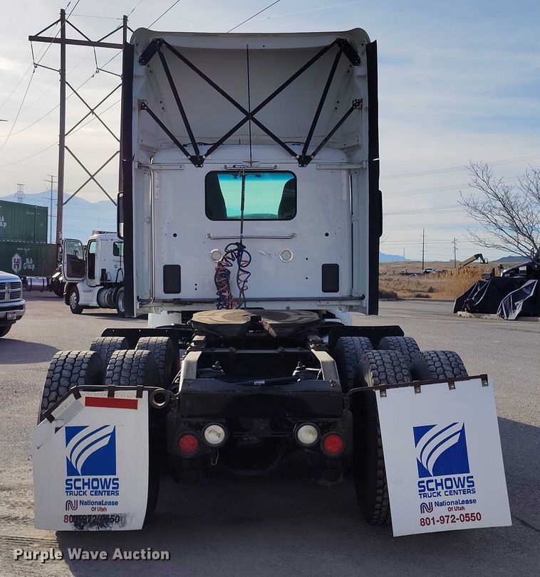 image for item DT0871 2018 Peterbilt 579 semi truck