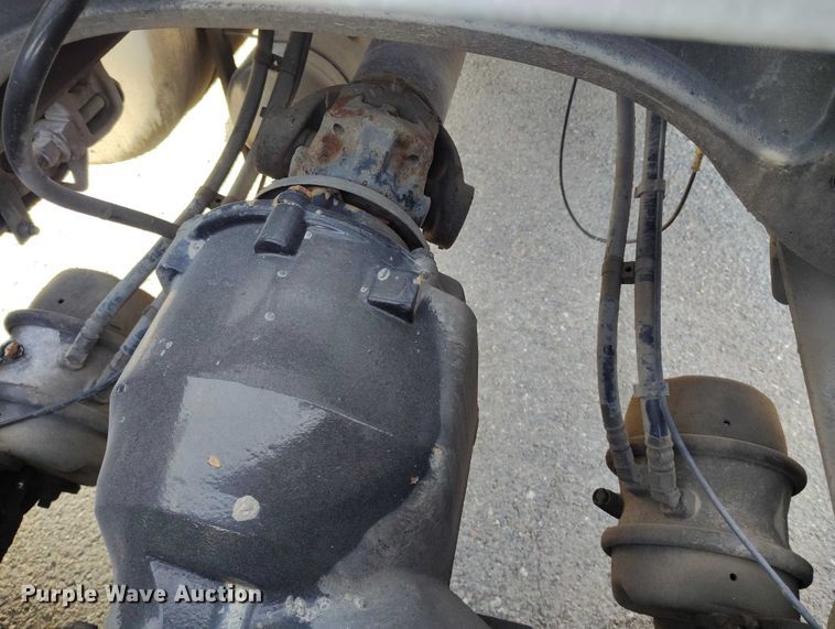 image for item DT0871 2018 Peterbilt 579 semi truck