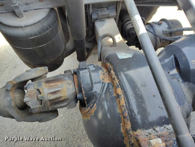 image for item DT0871 2018 Peterbilt 579 semi truck