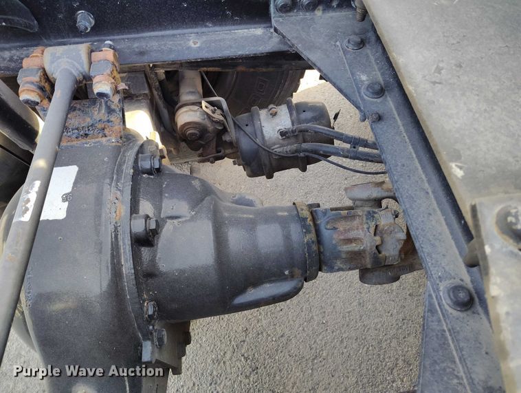 image for item DT0871 2018 Peterbilt 579 semi truck