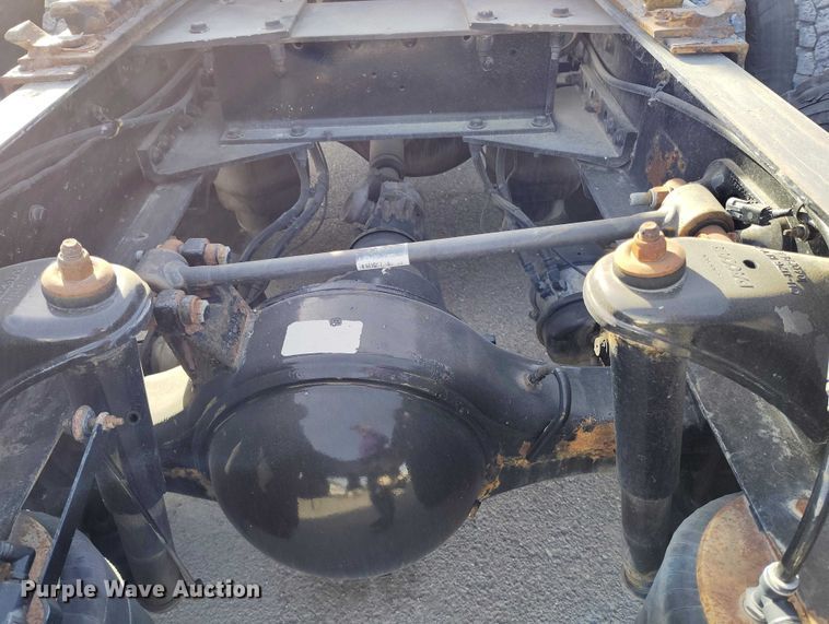 image for item DT0871 2018 Peterbilt 579 semi truck