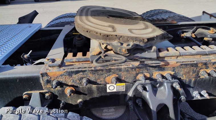 image for item DT0871 2018 Peterbilt 579 semi truck