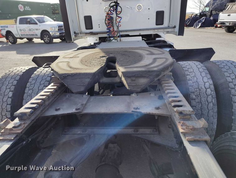 image for item DT0871 2018 Peterbilt 579 semi truck