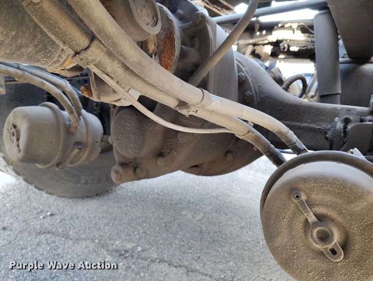 image for item DT0871 2018 Peterbilt 579 semi truck