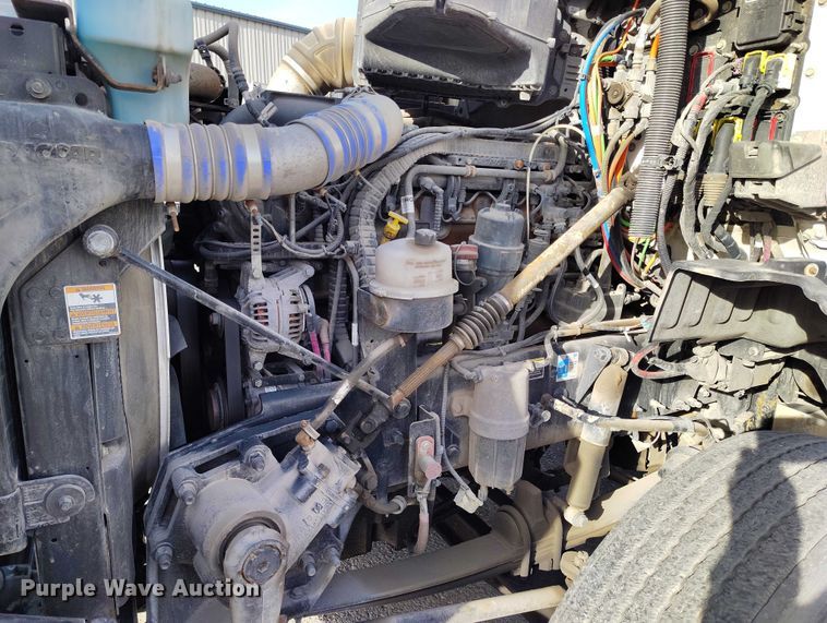 image for item DT0871 2018 Peterbilt 579 semi truck